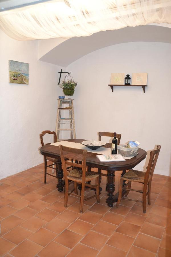 St Jean Du Gard : Spacious Apartment With Use Of Pool Saint-Jean-du-Gard Exterior foto